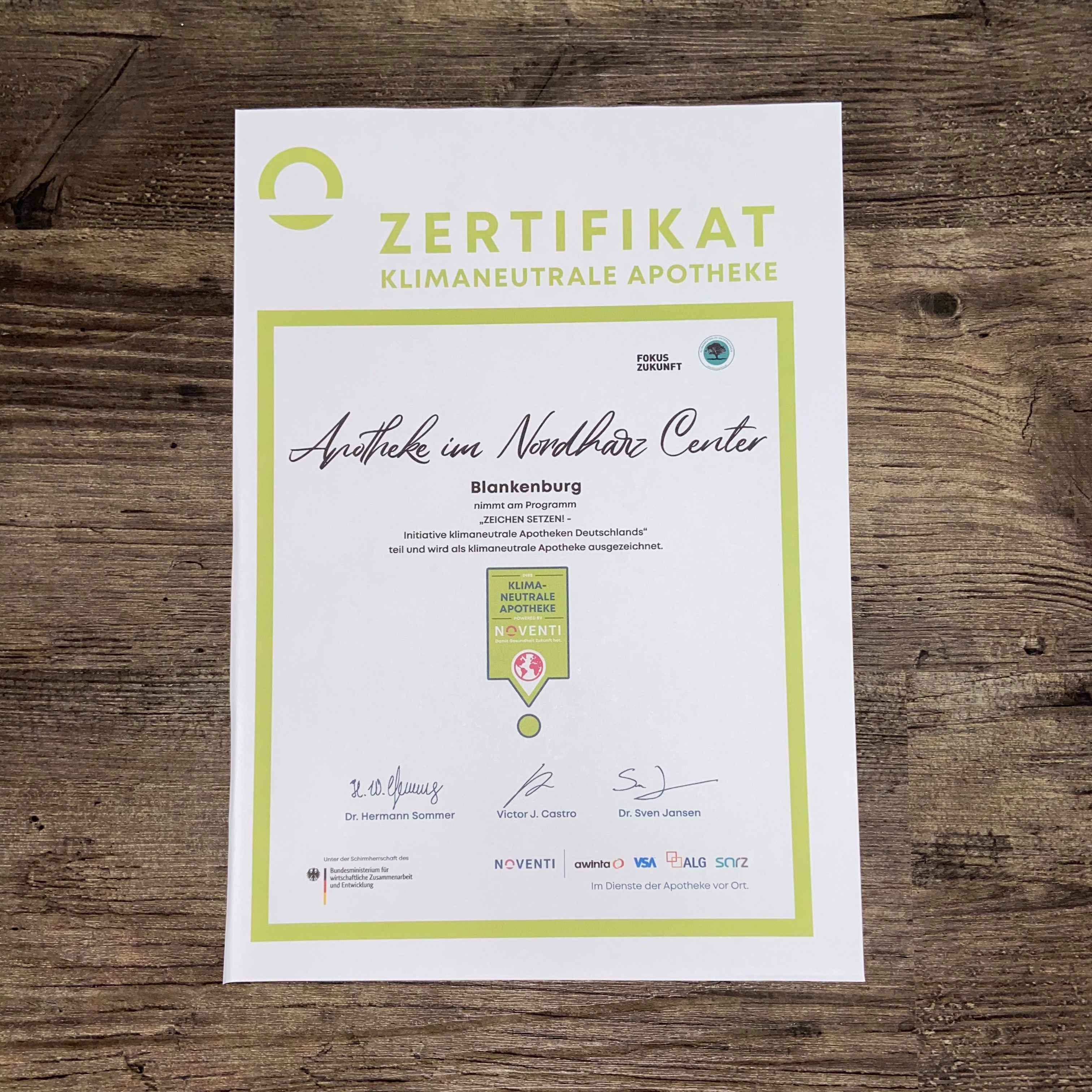 Zertifikat der Apotheke im Nordharz Center als klimaneutrale Apotheke